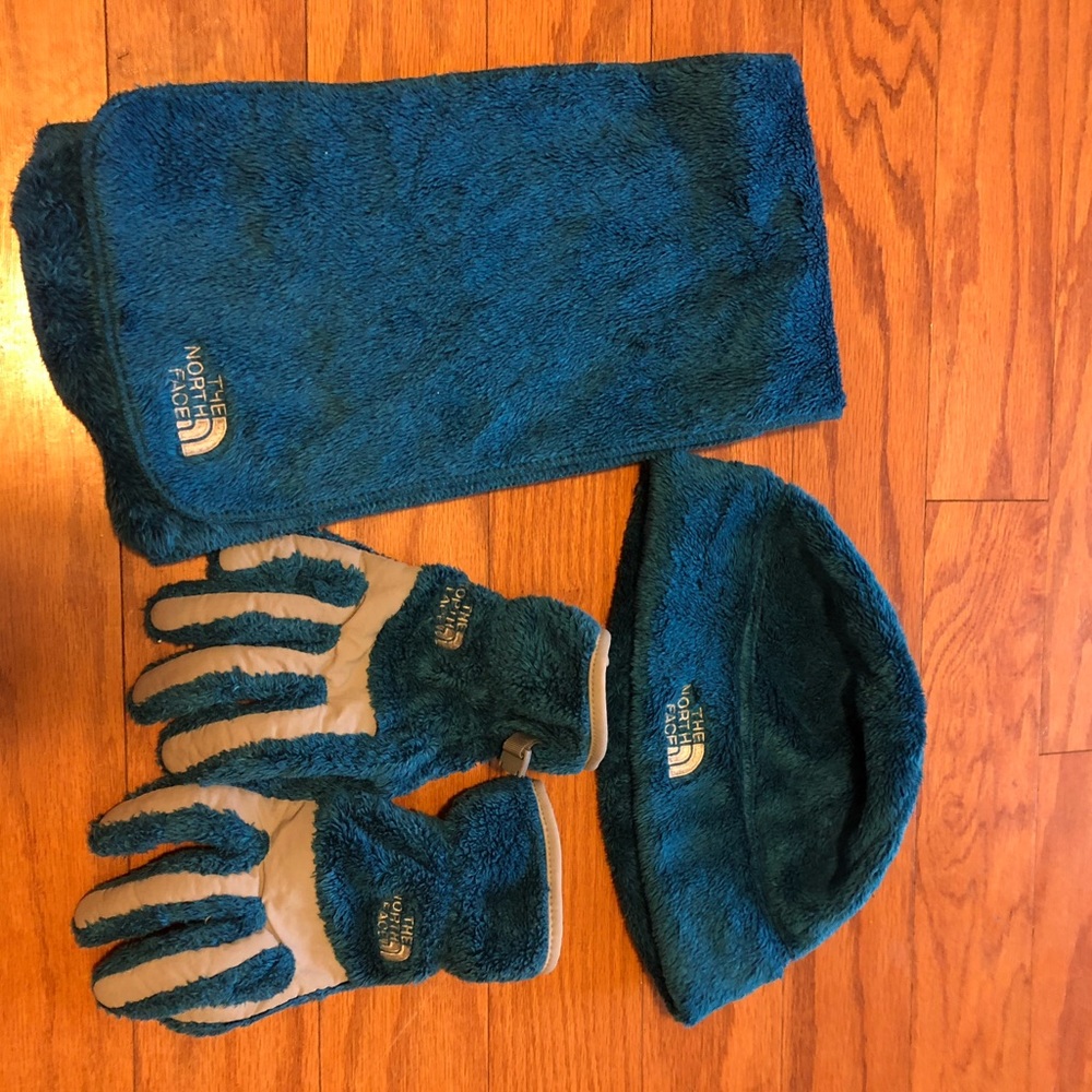 Youth North Face hat/gloves/scarf set